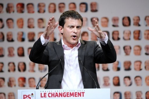 Manuel Valls, candidat a la primaire PS, a dit dimanche que dans les sondages "le rapport droite/gauche n'(etait) pas bon pour la gauche" et que "partout en Europe, l'extreme droite, les droites populistes et l'abstention progress(aient)".