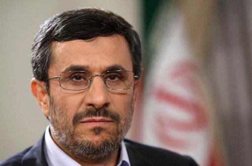 Des milliers de policiers anti-emeutes et des bassidjis (milice islamiste) se sont deployes dimanche apres-midi dans le centre de Teheran, empechant toute manifestation de l'opposition a l'occassion du second anniversaire de la reelection contestee du president Ahmadinejad.