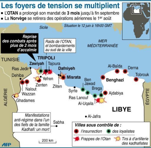 Toujours a l'ouest, les forces de Mouammar Kadhafi pilonnaient dimanche les abords de Zenten, dans les montagnes berberes de Djebel Neffoussa, region aprement disputee, selon un correspondant de l'AFP sur place.