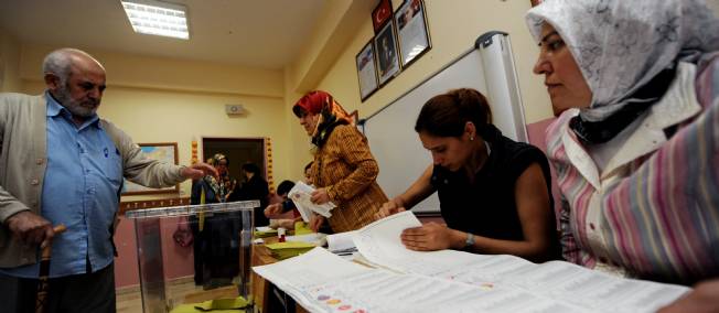 Les Turcs votent pour les l&eacute;gislatives