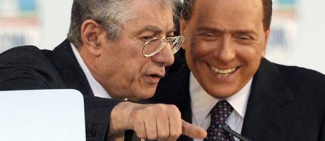 Umberto Bossi, puissant chef de la Ligue du Nord, est en mesure de dicter a Berlusconi les conditions de son soutien.