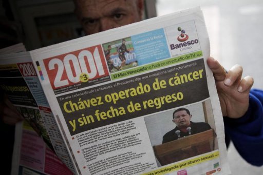 L'operation du president venezuelien Hugo Chavez, atteint d'un cancer, bouleverse le Venezuela ou l'armee a appele a la loyaute envers le chef de l'Etat en traitement a Cuba, a un an d'une presidentielle cruciale.