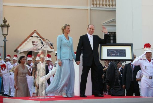 Les Monegasques, invites au mariage civil du prince Albert II avec la Sud-Africaine Charlene Wittstock vendredi apres-midi, se disaient tres "heureux" pour leur prince, la plupart estimant que cette union, qui arrive "un peu tard", annonce surtout un bebe.