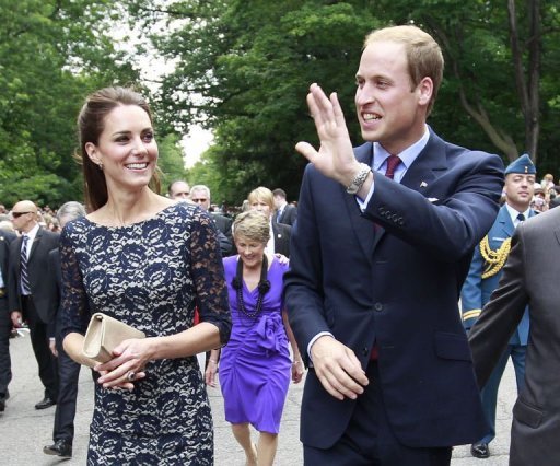 Un grand nombre de Canadiens venus accueillir jeudi le prince William a Ottawa reconnaissaient spontanement etre la surtout pour voir sa jeune epouse, Catherine, plutot que le futur roi d'Angleterre.