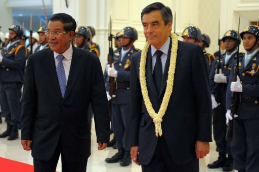 Le Premier ministre Francois Fillon a affirme samedi a Phnom Penh que la mondialisation etait "un fait", estimant que vouloir "demondialiser l'Histoire et se menager le confort d'une politique solitaire" constituait une "illusion dangereuse".