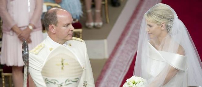 Le prince Albert et la princesse Charlene de Monaco lors de la ceremonie religieuse de leur mariage. 