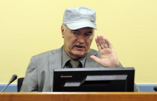 L'ancien chef militaire des Serbes de Bosnie, Ratko Mladic, refuse de comparaitre lundi devant le Tribunal penal international pour l'ex-Yougoslavie (TPIY) ou il doit plaider coupable ou non coupable, notamment de crimes de genocide, a-t-on appris dimanche aupres de son avocat.
