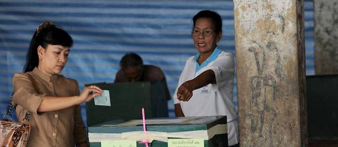 Les Thailandais ont vote massivement dimanche pour l'opposition proche de l'ex-Premier ministre en exil Thaksin Shinawatra.