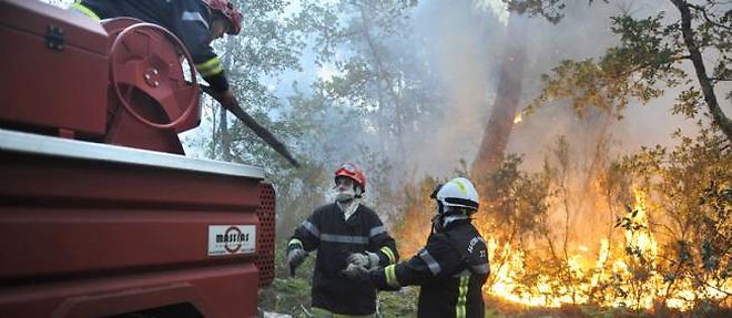 Le feu le plus important de l'annee 2011 en Gironde sevit pres de Lacanau. 