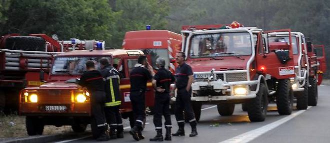 Le feu le plus important de l'annee 2011 en Gironde sevit pres de Lacanau.