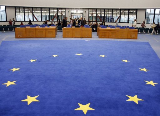 Le juge Nicolas Bratza (Royaume-Uni) a ete elu nouveau president de la Cour europeenne des droits de l'homme (CEDH), lundi par ses pairs a Strasbourg.