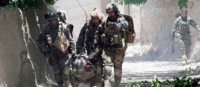 Evacuation d'un soldat blesse en mai 2010 en Afghanistan