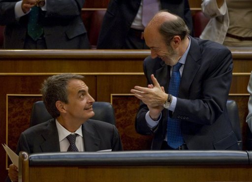 M. Rubalcaba, age de 59 ans et l'un des plus proches allies de M. Zapatero, a finalement ete le seul candidat pour mener le parti jusqu'aux elections.
