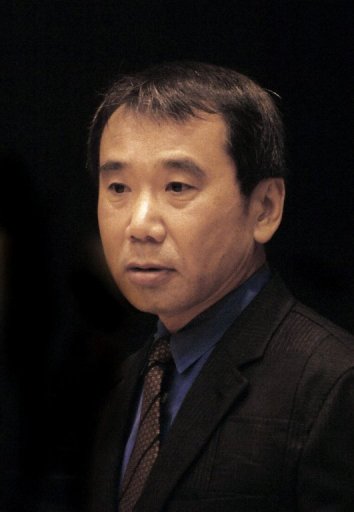 Parmi les 219 romans etrangers annonces, les deux premiers tomes du colossal "1Q84" de Haruki Murakami marqueront cette rentree. Cette odyssee initiatique entre deux mondes, reflexion desabusee sur la societe nippone, paraitra chez Belfond le 25 aout. Le troisieme tome sera publie en mars 2012.