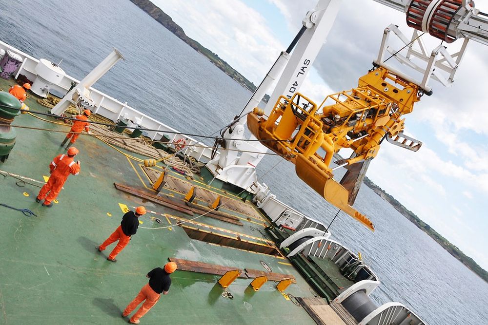 La pose de câbles sous-marins à bord du René Descartes