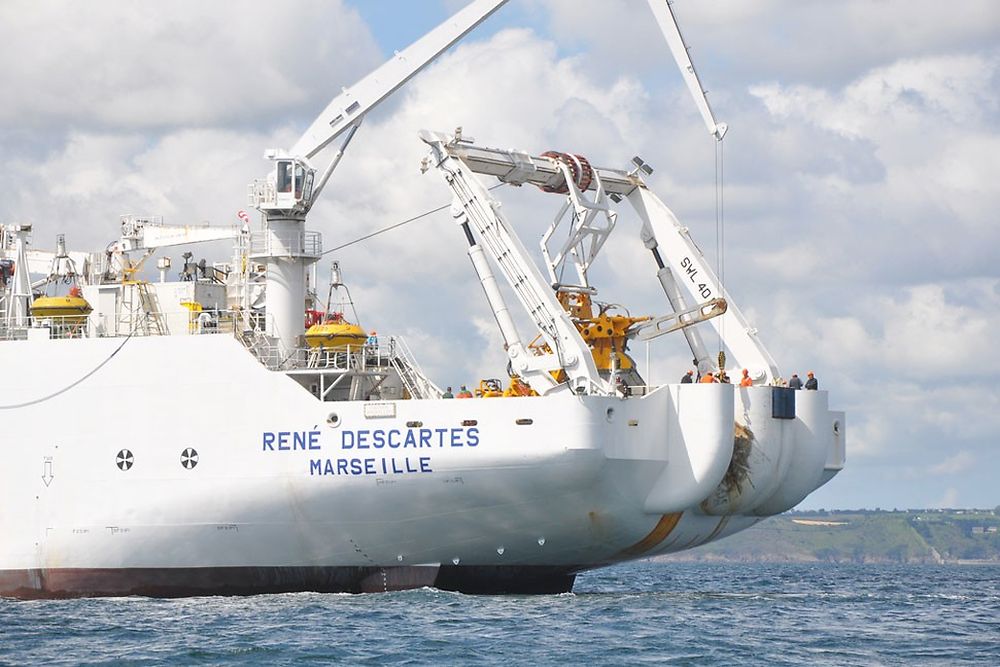 La pose de câbles sous-marins à bord du René Descartes