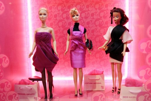 Elliot Handler, co-fondateur du geant du jouet Mattel et createur de la poupee Barbie est mort jeudi d'une crise cardiaque a l'age de 95 ans, a annonce vendredi l'entreprise americaine.