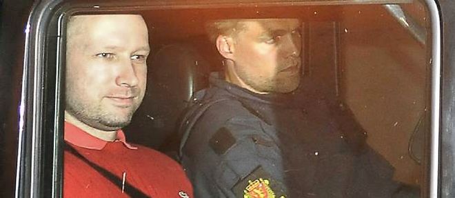 Anders Breivik a jete son arme et a leve les mains en l'air des que les premiers policiers a intervenir sur l'ile d'Utoeya se sont approches de lui, a declare, mercredi, le policier Jacob Bjertnaes.