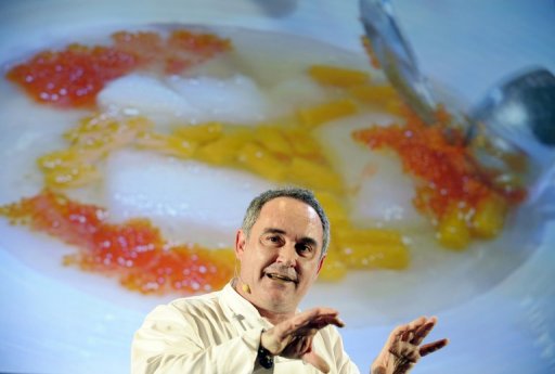 Chef a elBulli depuis 1987, critique par certains pour avoir bouscule a l'extreme les normes de la gastronomie avec sa cuisine "destructuree", Ferran Adria avait decide de n'ouvrir son restaurant que la moitie de l'annee pour laisser de la place pour la creation.