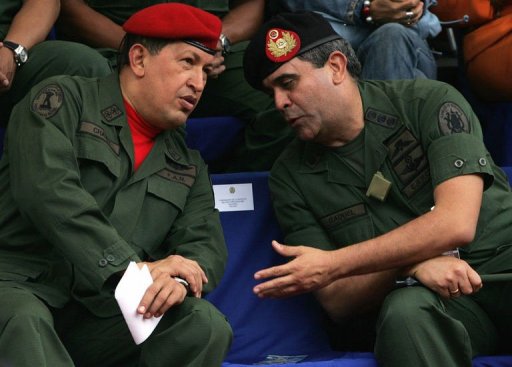 En 2007, M. Baduel, alors ministre de la Defense, avait fait campagne contre le projet de nouvelle Constitution d'inspiration socialiste, defendu par le president venezuelien et finalement rejete par referendum.