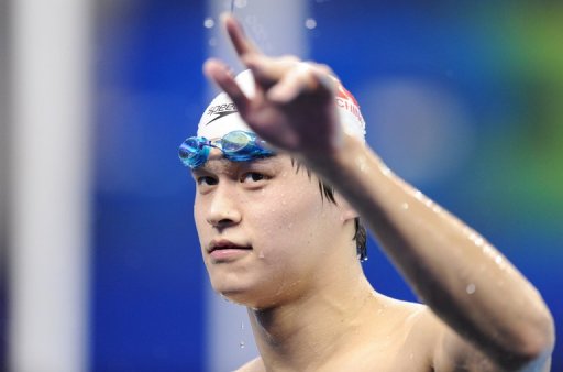 Le jeune phenomene chinois, Sun Yang, deja sacre sur 800 m libre, a signe le premier temps des series sur 1500 m libre (14:48.13) alors que le Tunisien Oussama Mellouli, champion olympique et du monde en titre, a ete sorti, samedi lors des Mondiaux-2011 a Shanghai.