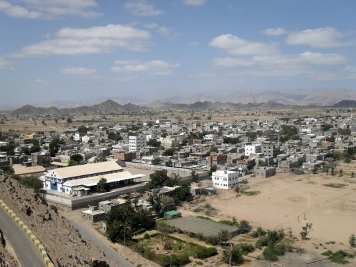 Des combats impliquant l'armee yemenite, des membres presumes d'Al-Qaida et des membres de tribus ont fait 25 morts et des dizaines de blesses vendredi dans le sud du Yemen, a-t-on appris samedi de sources locales et militaires.