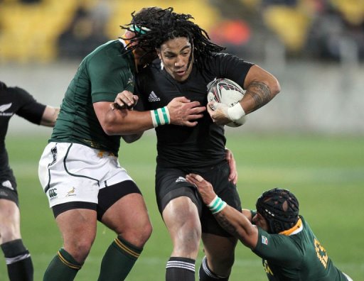 La Nouvelle-Zelande a battu l'Afrique du Sud 40 a 7 (mi-temps: 18-7) lors de la 2e journee du Tri-Nations 2011 de rugby, samedi au Westpac Stadium a Wellington.
