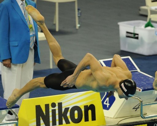 Le Bresilien Cesar Cielo a conserve son titre de champion du monde du 50 m nage libre, en s'imposant en finale des Mondiaux-2011 en 21 sec 52/100e, samedi a Shanghai.