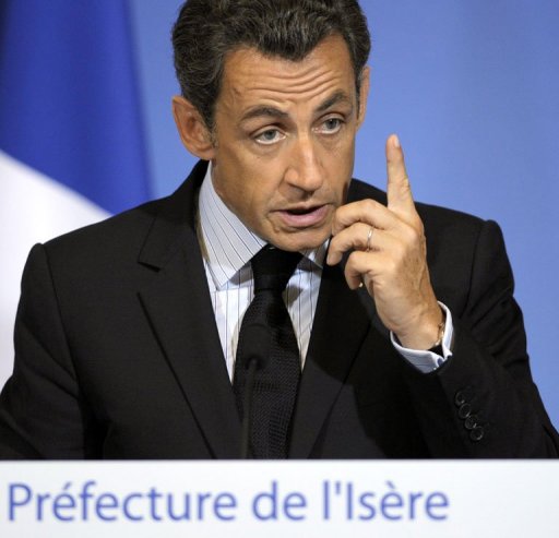 Signe d'un durcissement de la politique securitaire, le discours prononce il y a un an a Grenoble par Nicolas Sarkozy s'est traduit par plusieurs modifications du droit penal, mais ses points les plus polemiques, sur la nationalite notamment, ont ete abandonnes ou censures.