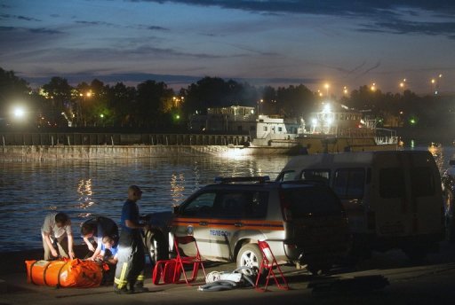 Cinq personnes se sont noyees et cinq sont portees disparues apres le naufrage d'un bateau de croisiere sur la Moskova dans la nuit de samedi a dimanche, a annonce le ministere russe des Situations d'urgence.