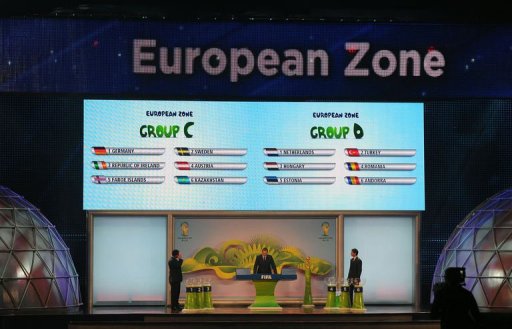 La formule de qualification de la zone Europe est desormais redoutable: les premiers de chacun des neuf groupes (huit groupes de six equipes et un groupe de cinq equipes, celui de la France) se qualifient pour la Coupe du monde, les huit meilleurs deuxiemes de ces groupes accederont aux barrages.