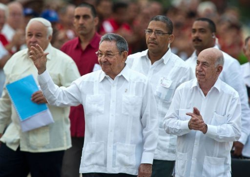 Age de 80 ans, Raul Castro va evoquer lundi devant le Parlement- qui se reunit deux fois par an pour quelques jours- les blocages qui entravent une serie de transformations legales destinees a eviter la faillite d'un systeme economique base sur le modele sovietique des annees 70.