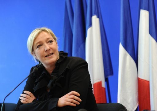 La presidente du Front national Marine Le Pen a denonce une "recuperation politicienne" de la gauche apres les reactions indignees aux propos de Jean-Marie Le Pen sur la tuerie d'Oslo, expliquant avoir deja "exprime de maniere tres claire la position du FN" sur ce drame.