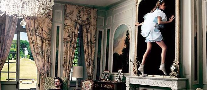 Pour Vogue 2003, la photographe Annie Leibovitz met en scene Nicolas Ghesquiere