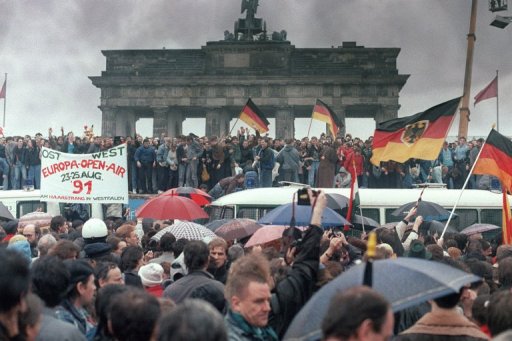 Berlin marque samedi le 50e anniversaire de la construction du Mur qui l'a coupee en deux pendant 28 ans et la memoire de ceux qui sont morts en essayant de le franchir.