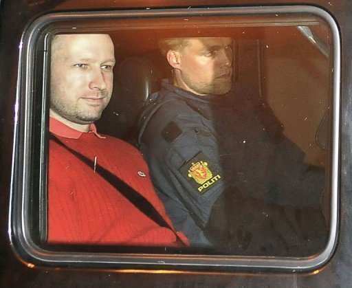 L'auteur du massacre en Norvege, Anders Behring Breivik, est retourne samedi sur l'ile d'Utoeya pour repondre a des questions de la police sur la maniere dont il a opere, a annonce la police dimanche.