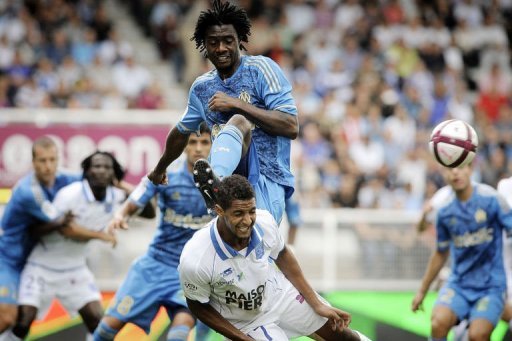 Marseille a dilapide une avance de deux buts pour finalement conceder le resultat nul face a Auxerre (2-2), dimanche au stade Abbe-Deschamps en match de la 2e journee de Ligue 1, laissant echapper une victoire qui semblait a sa portee.