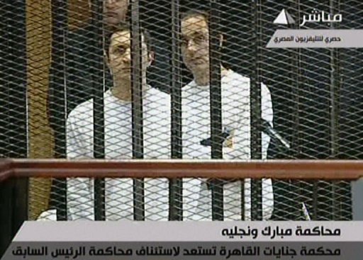 Egypte: l'ex-pr&eacute;sident Moubarak de retour dans le box des accus&eacute;s au Caire