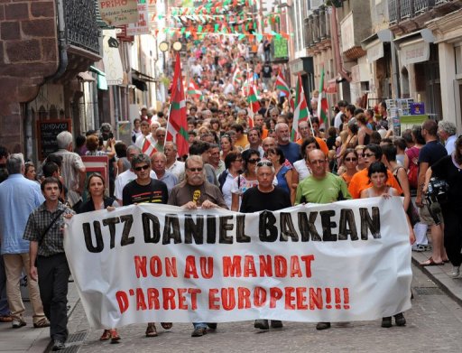 De 500 &agrave; 700 personnes d&eacute;filent au Pays basque en soutien &agrave; Daniel Derguy