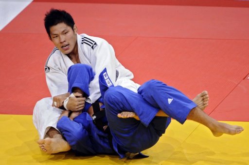 Le Sud-Coreen Kim Jae-Bum a conserve son titre de champion du monde de judo des moins de 81 kg en battant en finale le Montenegrin Srdjan Mrvaljevic, jeudi a Paris.
