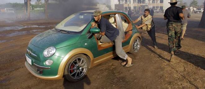 La Fiat 500 du Guide libyen est electrique et lui a coute la bagatelle de 200 000 euros.