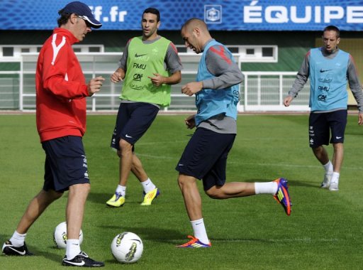 Euro-2012: entra&icirc;nement &eacute;court&eacute; pour Karim Benzema