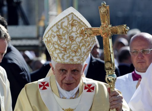 Une association americaine de victimes de pretres pedophiles a annonce mardi avoir depose une plainte devant la Cour penale internationale (CPI) contre le pape et d'autres responsables de l'Eglise catholique, "pour crimes contre l'humanite"