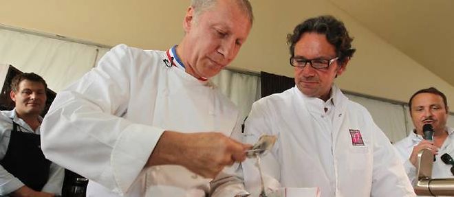 Eric Frechon, chef du restaurant Le Bristol, a decroche en 1993 le col bleu-blanc-rouge de MOF (Meilleur Ouvrier de France).