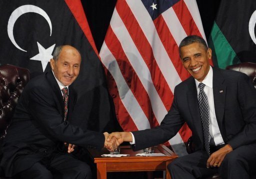 Le chef du CNT Moustapha Abdeljalil en visite a New York a declare au president americain Barack Obama penser que le dirigeant dechu etait toujours en Libye.