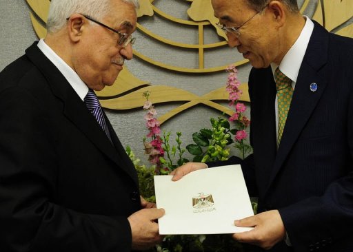 La declaration est finalement venue apres le depot de sa demande par le president palestinien Mahmoud Abbas et la reponse courroucee de Benjamin Netanyahu, le Premier ministre israelien.