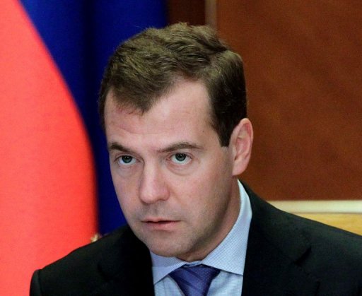 Le president russe, Dmitri Medvedev, a propose samedi son Premier ministre et ex-chef de l'Etat, Vladimir Poutine, comme candidat a la presidentielle de mars 2012, lors d'un congres de Russie unie, le parti au pouvoir.