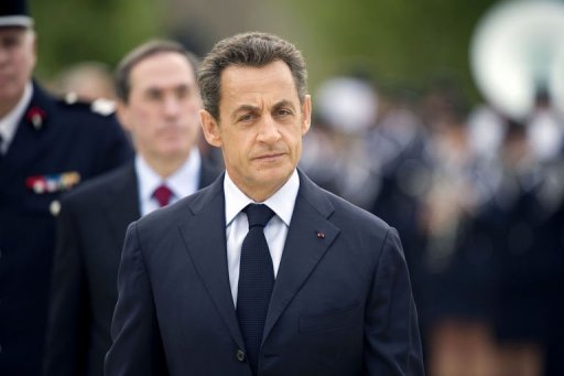 Nicolas Sarkozy a promis samedi a Nantes qu'il continuerait a nommer des sapeurs-pompiers aux postes de prefets ou sous-prefets, comme il vient de le faire avec le colonel Richard Vignon, afin que leur "experience" puisse etre "utilisee par l'Etat".