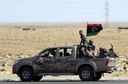 Les forces des nouvelles autorites libyennes ont lance samedi un nouvel assaut sur Syrte, bastion pro-Kadhafi a 360 km a l'est de Tripoli, apres quatre jours de relative accalmie, et perdu deux de leurs hommes dans les combats, a annonce un medecin a l'AFP.