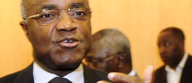 Un ex-Premier ministre gabonais confirme la remise de &quot;mallettes&quot; &agrave; des politiques fran&ccedil;ais